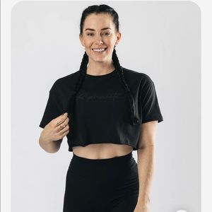 Alphalete Signature Short Sleeve Crop
